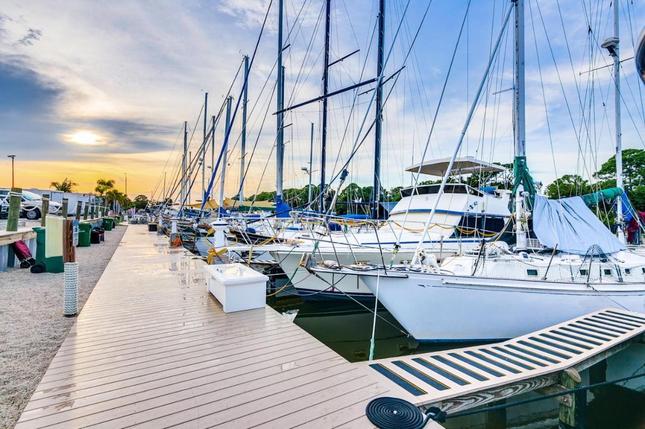 Cape Crossing Resort & Marina Merritt Island Екстериор снимка